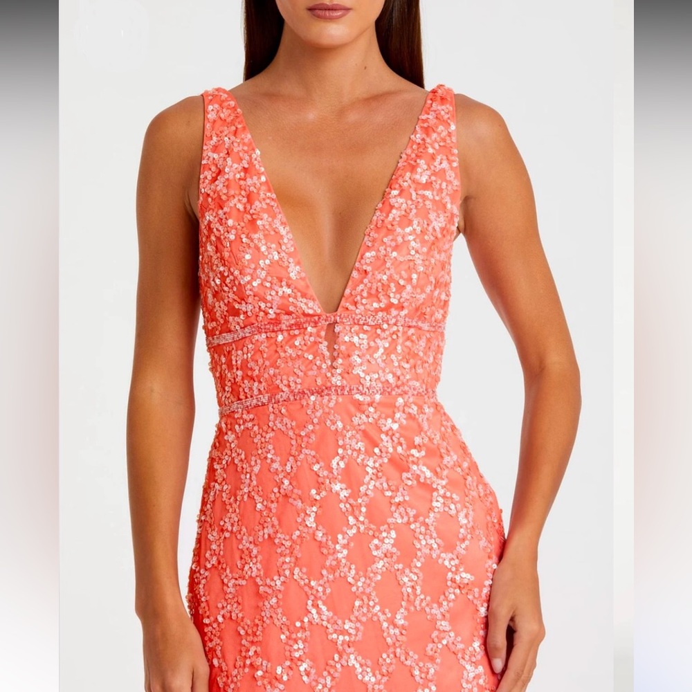 Mac Duggal NWT Sleeveless Plunge Neckline Sequined Maxi Gown 12 Coral Pink - Picture 2 of 8